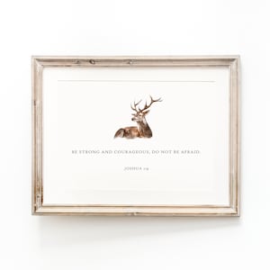 Josua 1:9 Var starka och modiga, var inte rädda, bibelverstryck med bock, pojkars rum i skogen, väggkonst med bibelvers för barn, pojkars barnrum