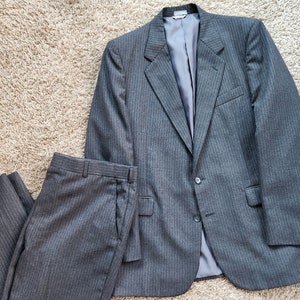 VTG. 1970&#39;s 2-Piece Suit Men&#39;s 44L Long / 39-40W x 32 Dark Gray Striped Downing Street Wool Euc!