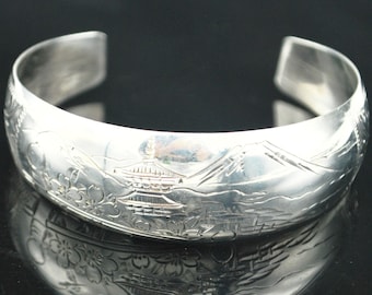 Bracciale rigido in argento sterling 950 con incisione asiatica del Monte Fuji