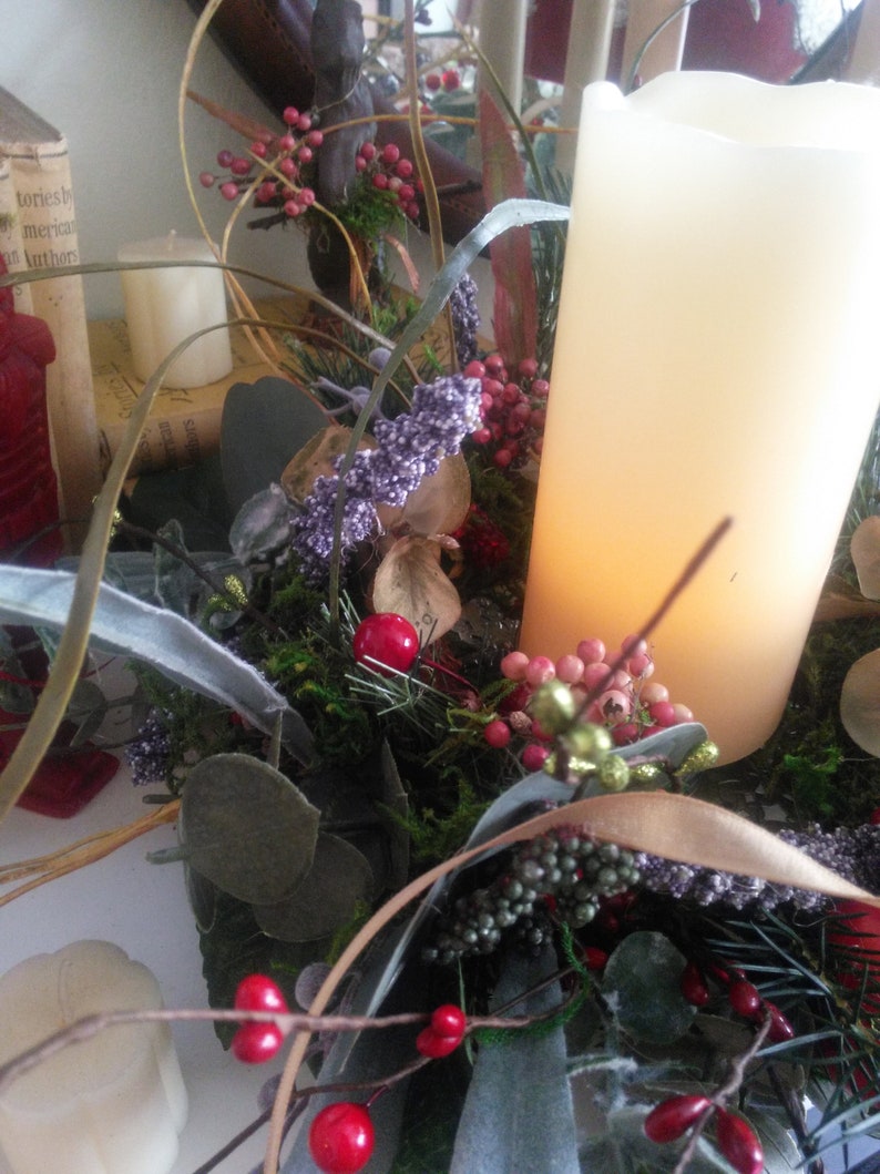Everyday Valentine/'s berries and mixed greens candle wreath