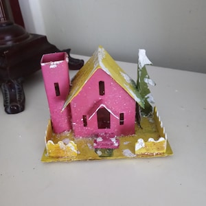 Casa di Natale Putz in cartone rosa piccolo