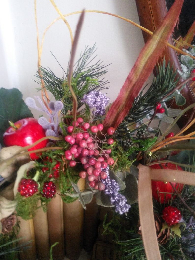 Everyday Valentine/'s berries and mixed greens candle wreath