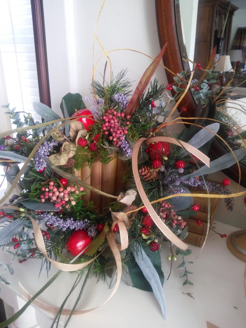 Everyday Valentine/'s berries and mixed greens candle wreath