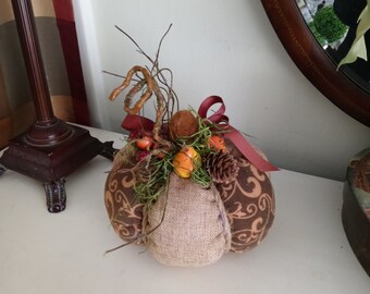 Zucca decorata in tessuto con tela e gambo in feltro
