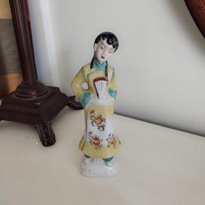 Vintage Porcelain Chinese Lady