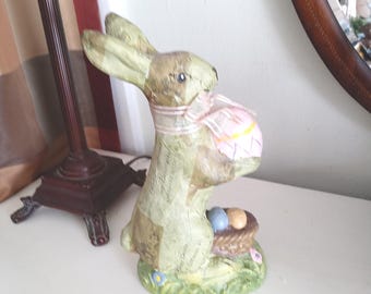 Coelho da Páscoa com Ovo Rosa