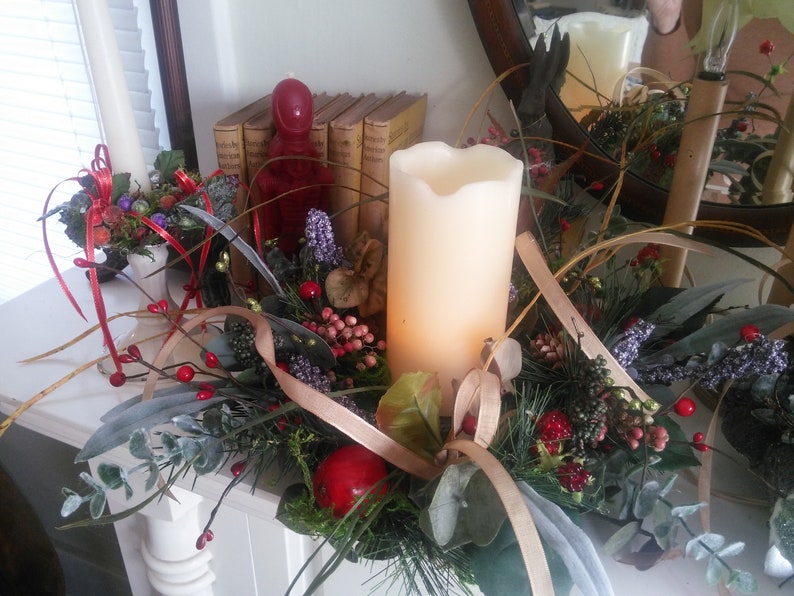 Everyday Valentine/'s berries and mixed greens candle wreath