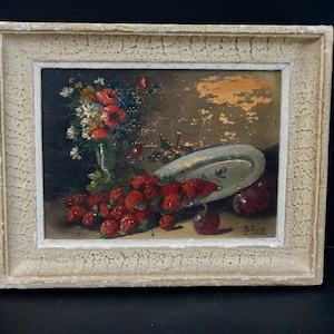 Art parisien original des années 1920 - Peinture à l'huile française - Fraises avec vase de fleurs - Nature morte originale signée en détresse - P Roze - DC5