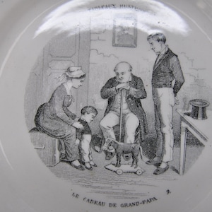 French Antique Collectors Plate -  Assiette parlante en faience &quot;Tableaux rustiques&quot; - No.9 - Le Cadeau de Grand Papa - PL003