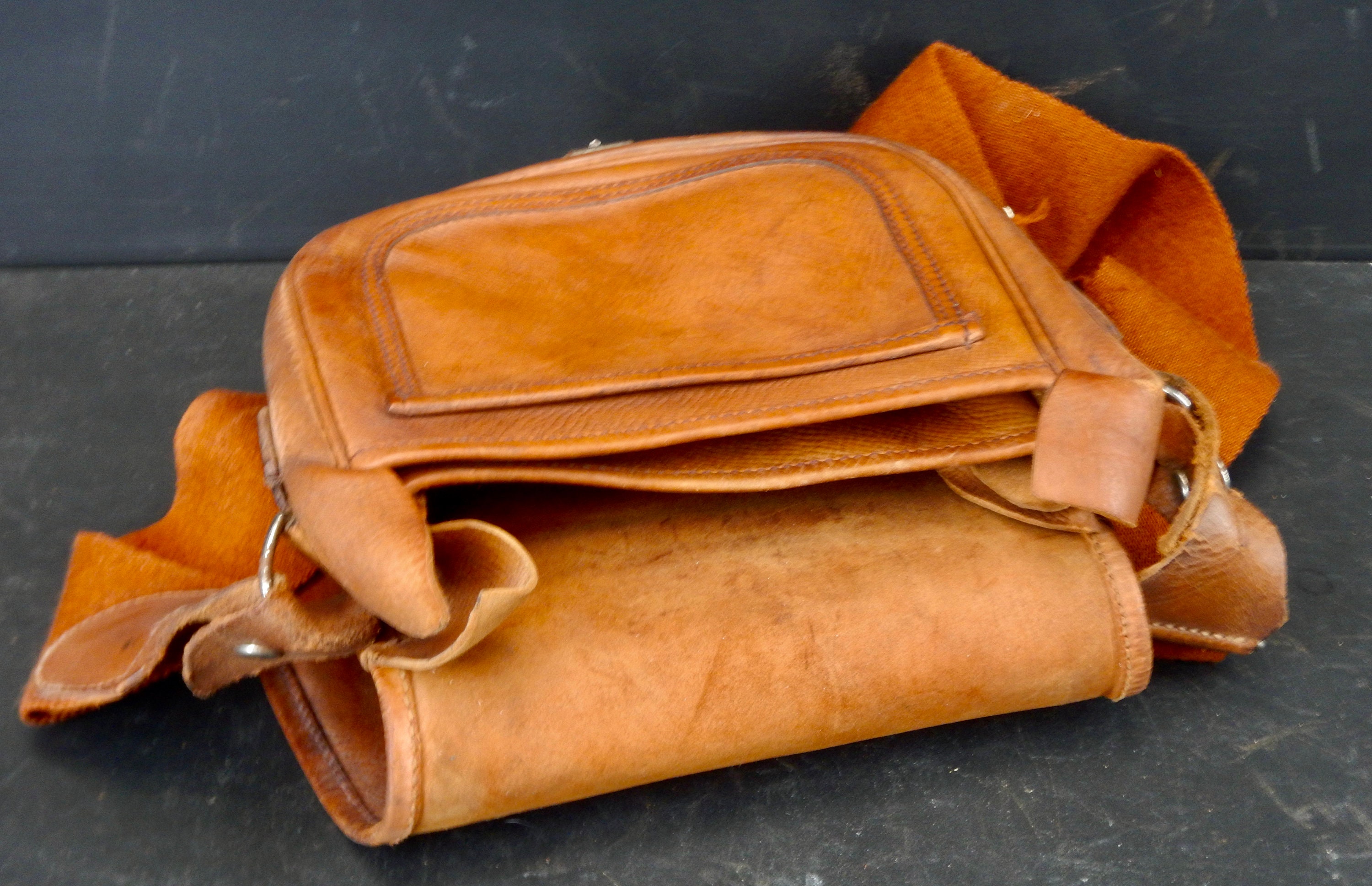 スカルプチャー ハンドバッグ レザー Forma Noire 1963 French Vintage Leather Cartridge Bag - Shoulder Handbag