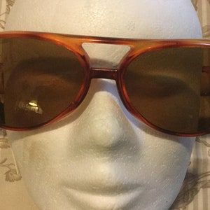 Sunglasses - Original 1980s Polaroid Vintage French designer sunglasses - a must-have summer accessory  SG04