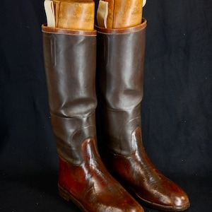 A great pair of classical old tall English Riding Boots with &quot;boot trees&quot; or stretchers. - &#39;Newmarket Style Boots&#39;. FF122