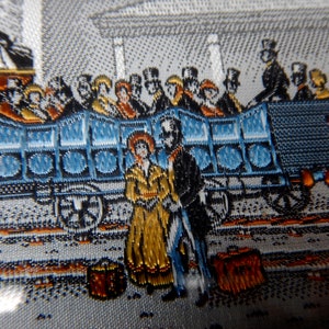 IMMAGINI DI SETA - Due sete inglesi dei tessitori di Coventry - Rocket Train e Victorian Street - Vintage J & J Cash Ltd di Coventry - AP3-BOC