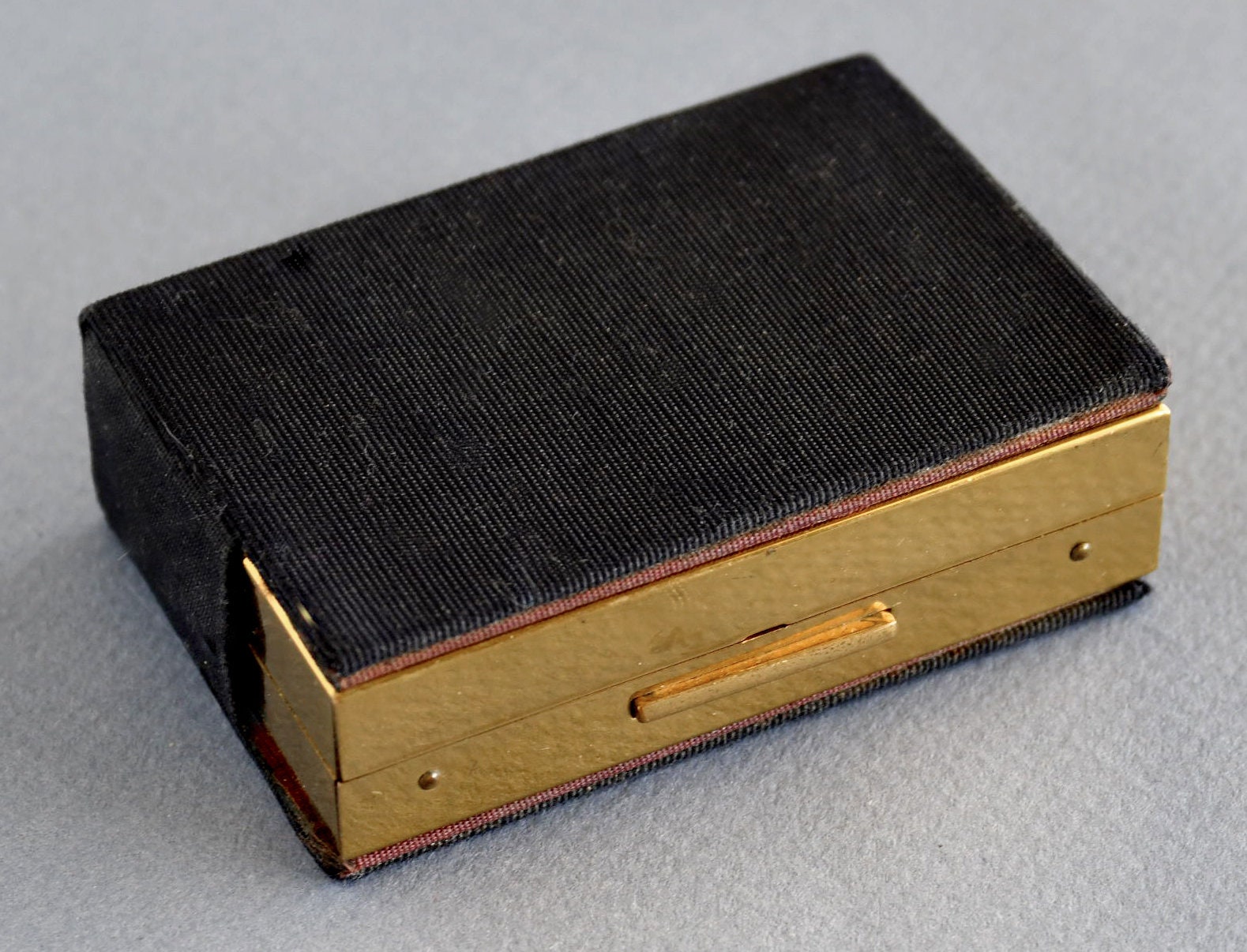 Vintage 1950's Elgin American MUSIC BOX and Powder Compact, Vintage Embossed Gold Powder Compact With Working Music Box and Black Case - Etsy Vintage 1950's Elgin American MUSIC BOX and Powder Compact, Vintage Embossed Gold Powder Compact With Working Music Box and Black Case - Etsy