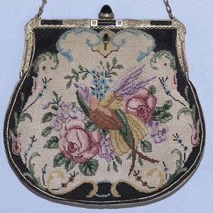 Monedero vintage de Petit Point con PÁJARO y flores, monedero de Petit Point con figuras y marco ESMALTADO y JOYA, monedero de costura de los años 20