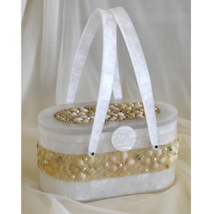 Vintage WHITE PEARLIZED WILARDY Lucite Purse with Sea Shells, 1950&#39;s Pearlized Lucite Purse, Wilardy Vintage Box Purse with Real Shells