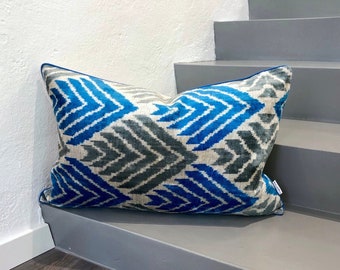 Cojín Ikat de Terciopelo Windcraft / Almohada Ikat de Terciopelo Windcraft