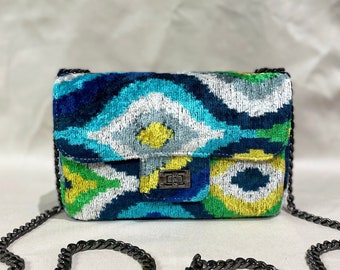 Bolso Ikat Coco Capri: bolso bohemio de terciopelo artesanal para uso diario