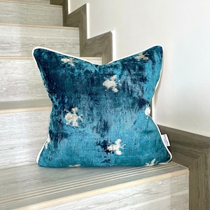 Ikat Pillow Cover Flies [16&quot;x16&quot; | 40x40 cm]