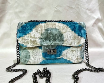 Bolso Ikat Coco Livorno: bolso bohemio de terciopelo artesanal para uso diario