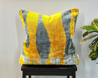 Velvet Ikat Cushion Avant-Garde | Velvet Ikat Pillow Avant-Garde