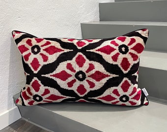 Fleurs de coussin Ikat en velours | Fleurs d’oreiller en velours Ikat