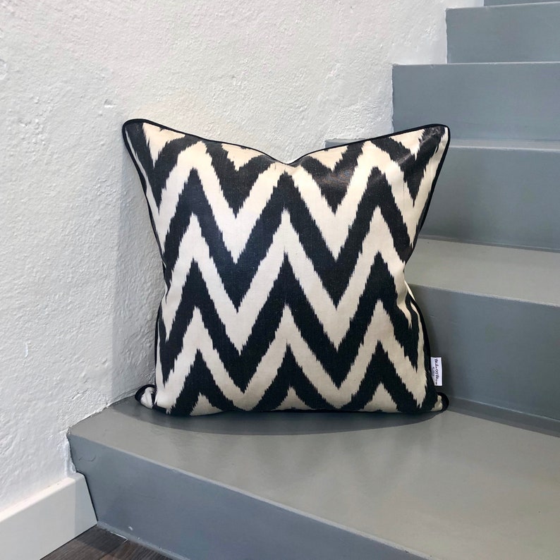 MilaMiroStudio Silk Ikat Pillow Cover - Thumbnail 3