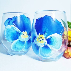 Calici da vino senza stelo dipinti a mano con viole del pensiero blu, gialle e bianche. (2)