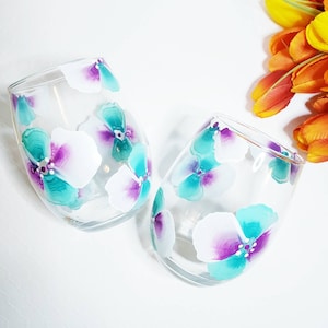 Calici da vino senza stelo dipinti con motivo a viola del pensiero (set da 2).