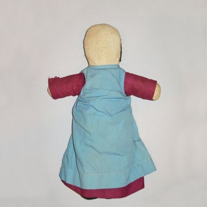 Alter Antiker Vtg ca 1920er Jahre Amish Gesichtslose Volkskunst Stoff StoffPuppe mit schwarzen Haaren Orig Kleidung