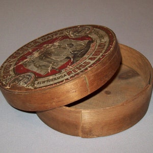 Old Antique Vtg 19th C 1800s Small Wooden Lapped Pantry Box With Original Stuffed Dates Label