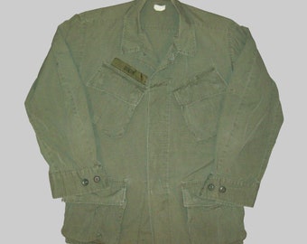 Old Vtg 1960s US Army Slant Pocket Jungle Jacket Fatigue Shirt 1969 Size Small Short