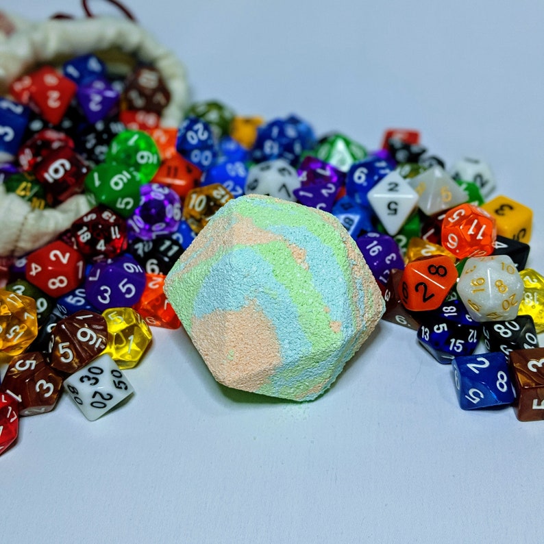 D&D Acid Splash Themed D20 Bath Bomb with Polyhedral Dice | Etsy