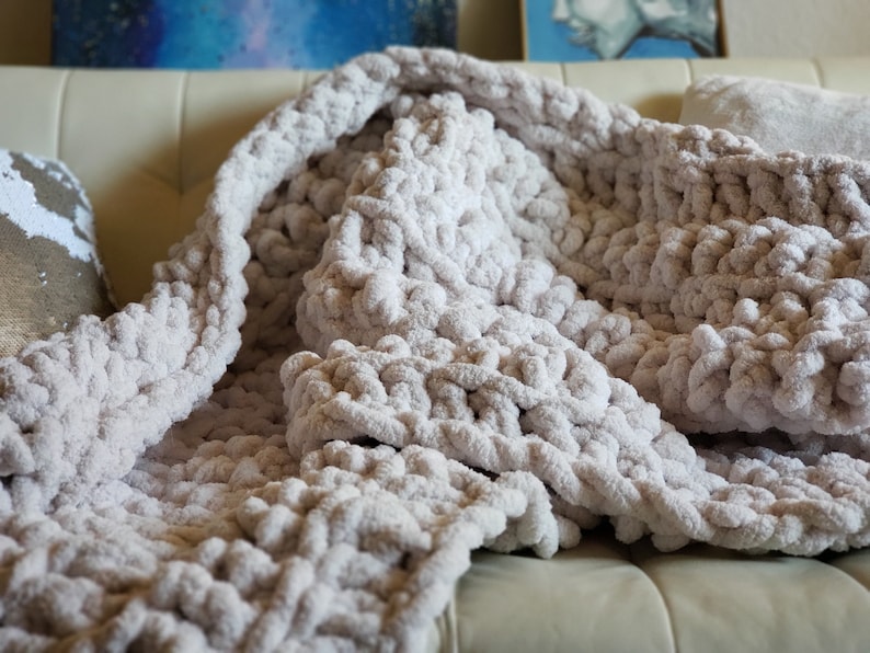 Chunky Yarn Throw Blanket Pattern / Chunky Chenille Crochet Blankets