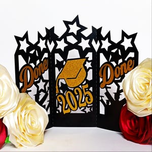 CENTRE DE TABLE POUR L'obtention du diplôme 2025. Modèles Svg. Décoration de remise des diplômes. Camée Silhouette Cricut. Fichiers Svg Png Dxf AI SilhouetteStudio Pdf.