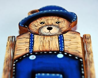 Artisanal Bear-Shaped Wood Pencil Holder - Classy Office Decor, Unique Handcrafted Gift for Students and Professionals