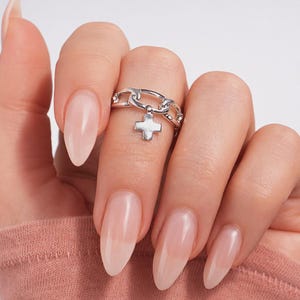 Bedelring met hangend kruis: 925 sterlingzilver • Schakelband
