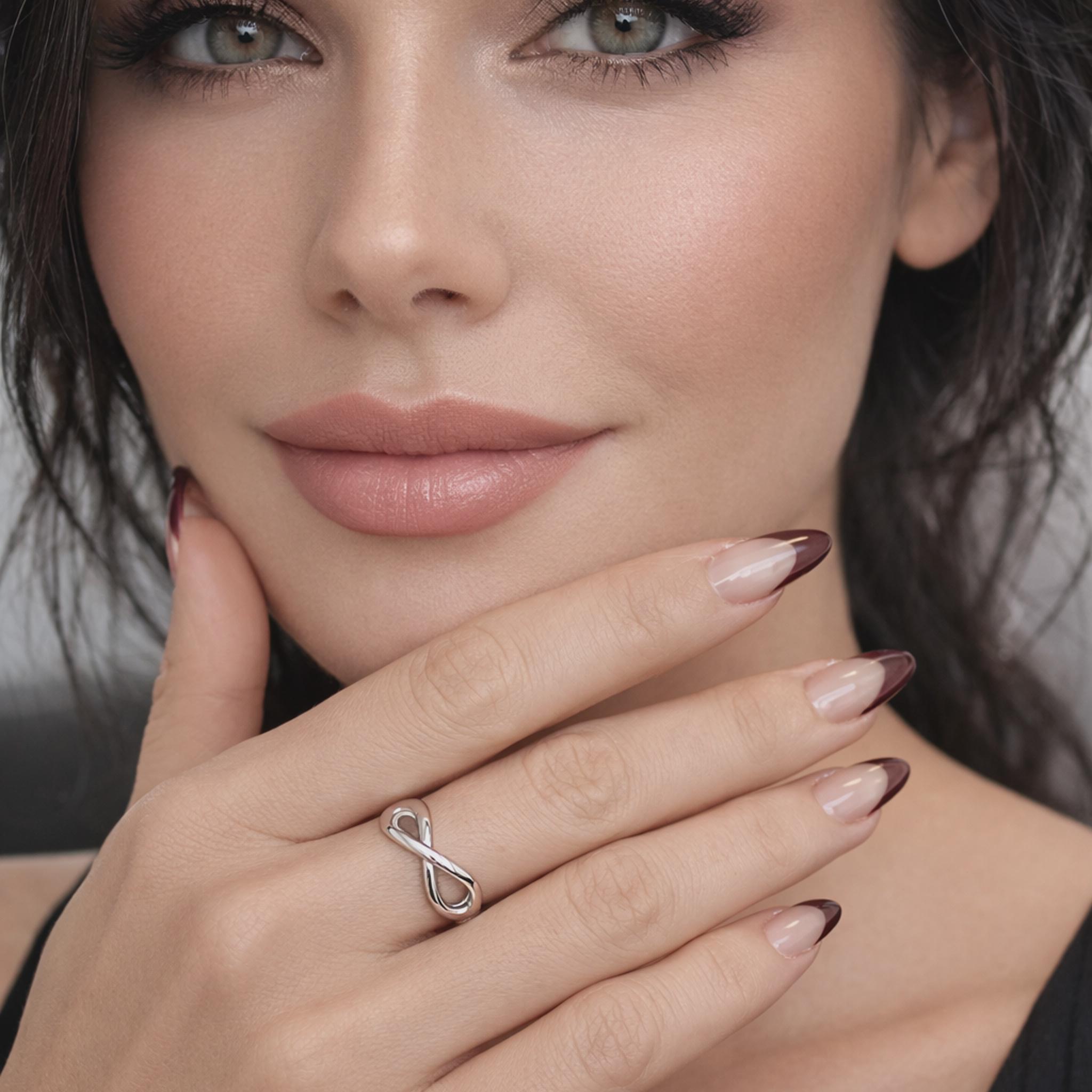 Anello Dell'infinito In Argento Sterling 925 Per Migliore Amica, Con Incisione 'Best Friend'. Regolabile, Larghezza 2-3 Mm, Peso 1,71g. Confezionato In Elegante Scatola Regalo Con Panno Lucidante. Regalo Perfetto Per Amiche, Compleanni, Natale.