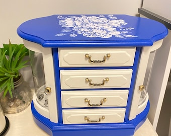 Aufgearbeitete mittelgroße Blumen Schmuckschatulle / Upcycled gemalte Schmuckschatulle