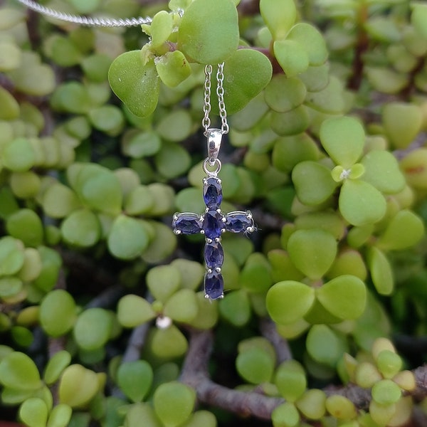 Colgante de cruz de iolita, plata de ley, hecho a mano, regalo para todos, regalo de bautismo, regalo de confirmación, piedra natural, collar de iolita