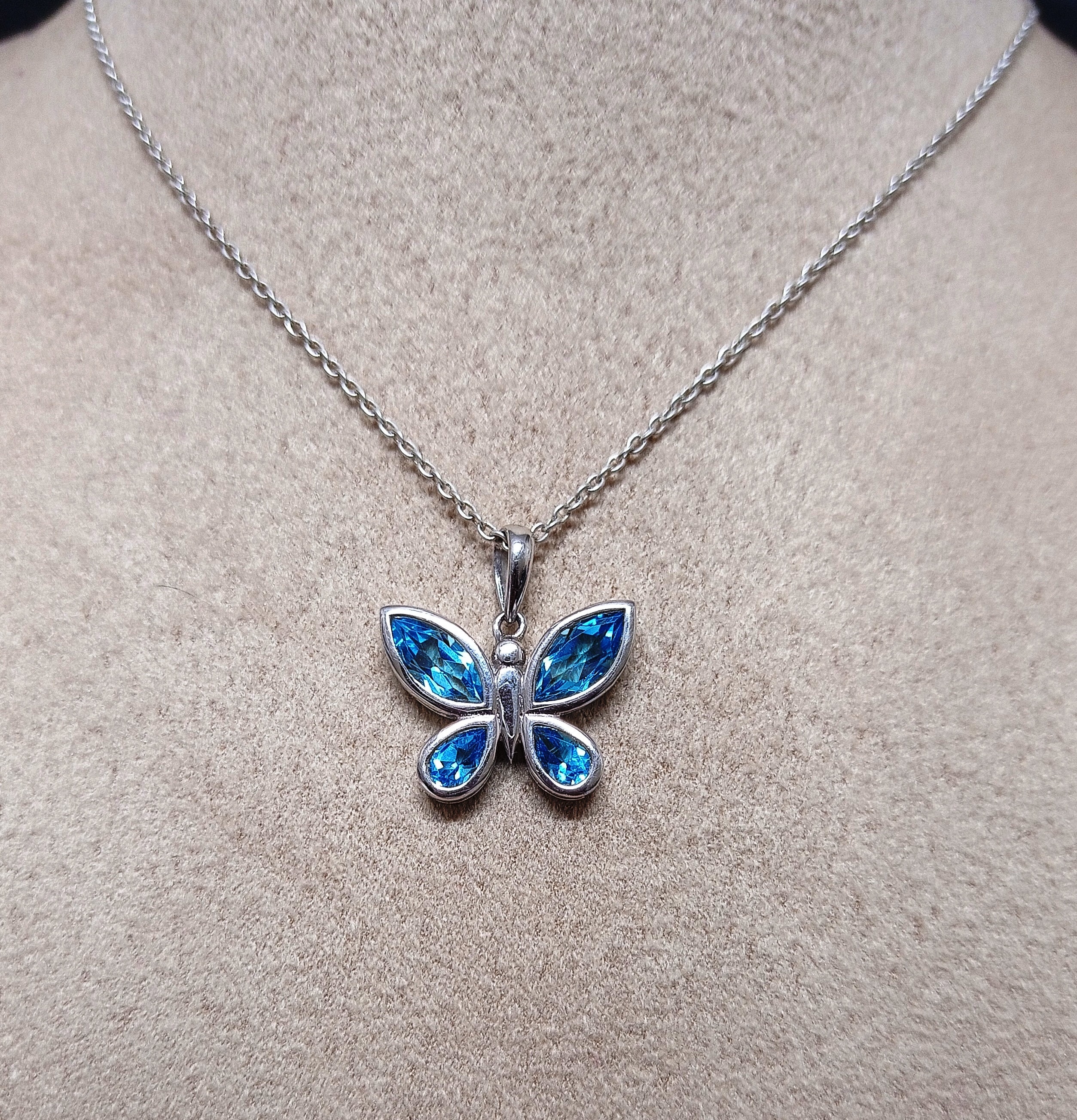 2 Collane Con Ciondolo Farfalla In Lega | Cristalli Blu E Viola | Gioielli Donna 50 Cm | Regalo Per Amiche, Fidanzate, Migliori Amiche | Eleganti E Portafortuna - 2