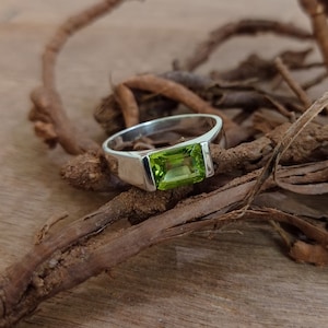 Peridot Ring, 925 Sterling Silver Handmade Men&#39;s Ring, Birthstone Ring, Natural Peridot, Birthstone For August, Unisex Ring, Stacking Ring..