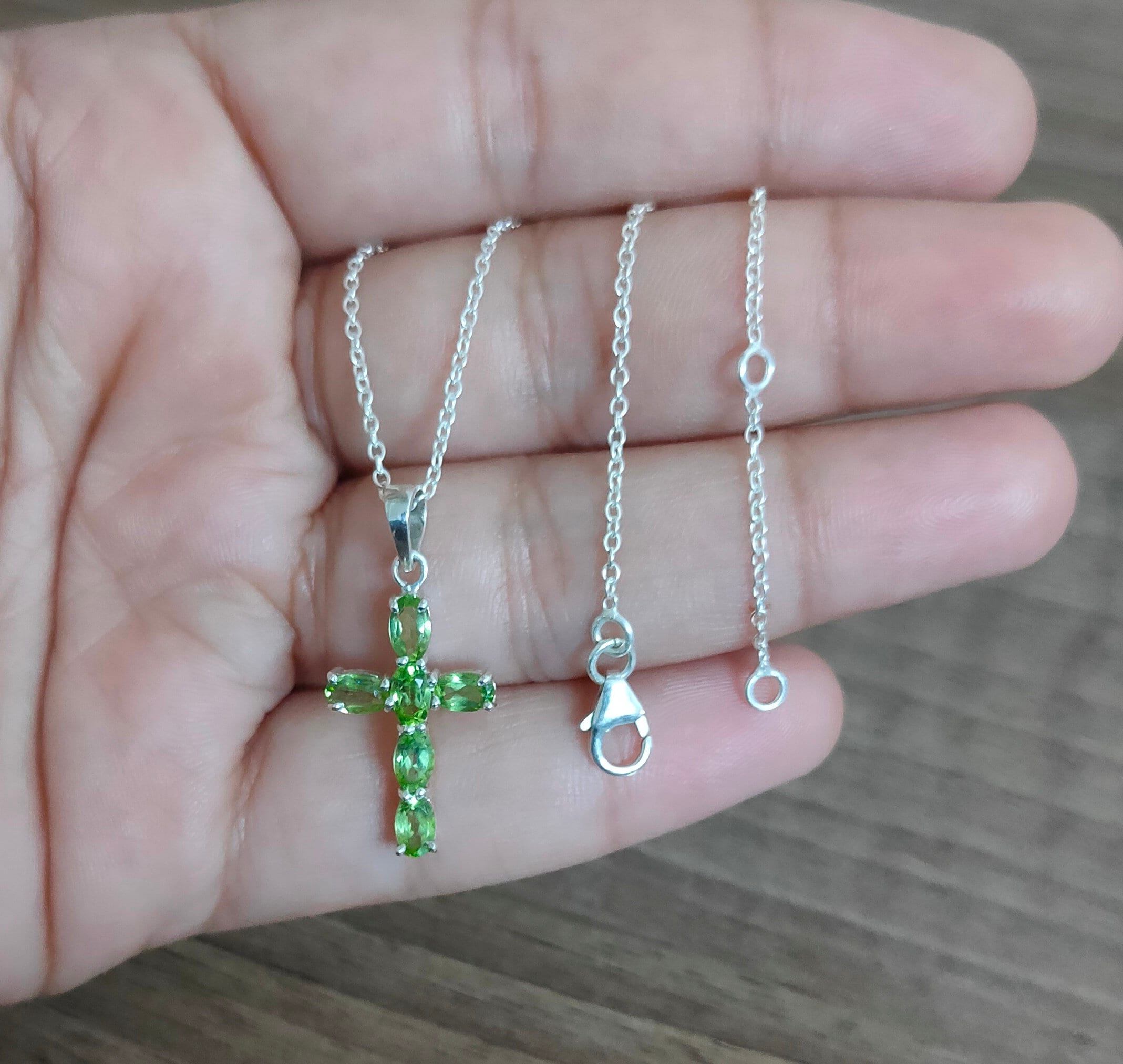 ペリドットクロスペンダント、925スターリングシルバー、ハンドメイド 