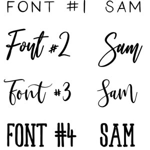 K&ouml;nnte beinhalten: Vier verschiedene Schriftstile f&uuml;r den Namen "Sam" werden in schwarzer Schrift auf wei&szlig;em Hintergrund angezeigt. Die Schriftarten sind mit "FONT #1", "Font #2", "font #3" und "FONT #4" gekennzeichnet.