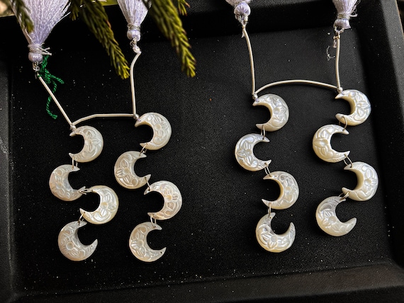 ハンドメイドアクセサリー moon様☆ Double Drill Mother of Pearl Carved Crescent Moon Shape Beads