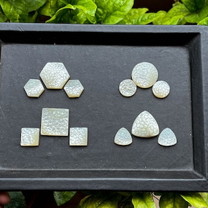 Conjunto de par de tallado de nácar, nácar tallado, par de tallado hecho a mano de nácar natural para la fabricación de joyas, tallado de perlas