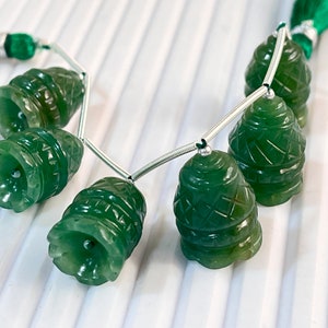 Par de campanas talladas en jaspe verde, ¡precioso! Trabajo de tallado en piedra preciosa de jaspe verde natural para pendientes, 13 x 17 mm, 6 piezas