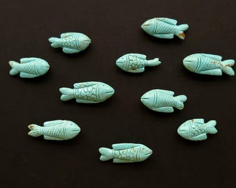天然アリゾナターコイズ手彫り魚、ジュエリー製作やペンダント用のターコイズ宝石彫刻