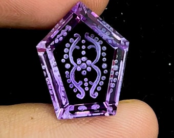 Wspaniały ręcznie rzeźbiony ametyst, fantazyjny szlif odwrotnej rzeźby, rzeźba ametystu, 14,55 karatów, 14 x 20 x 7 mm, naturalny ametyst, kamień szlachetny ametystu