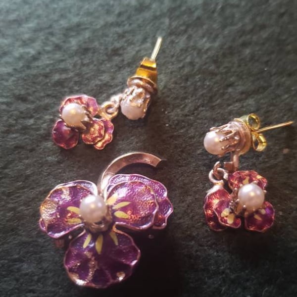 Vintage Jewelry Earrings and Pin Set*vintage Violet Pansy Enamel pin with inset pearl-like insets*Pansy Shaped pin and earrings*purple pansy